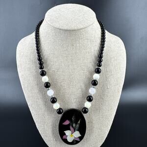 Vintage LEE SANDS Mother of Pearl Shell Flower Pendant Necklace W/ Accent Beads